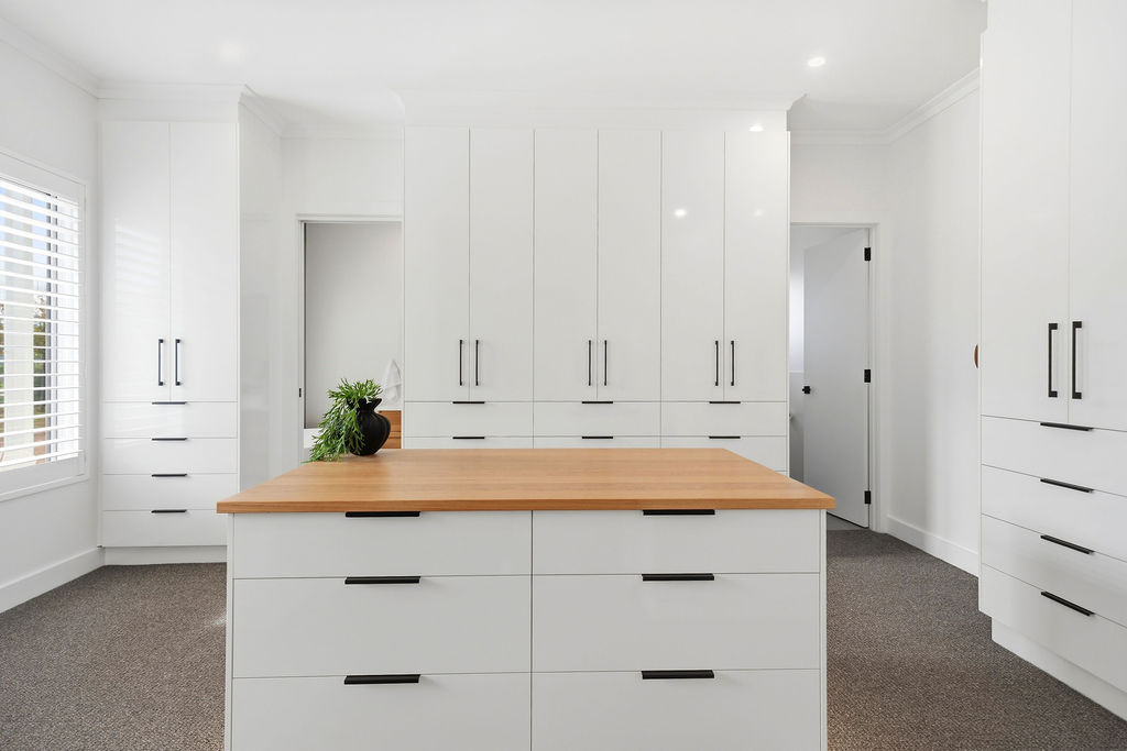 Wardrobes & Storage